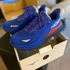 Hoka One One•Clifton 9 GTX/ Waterproof•NWT•Size:8.5M•Dazzling Blue/Evening Sky•